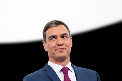El presidente Sánchez, en el posado antes del debate.