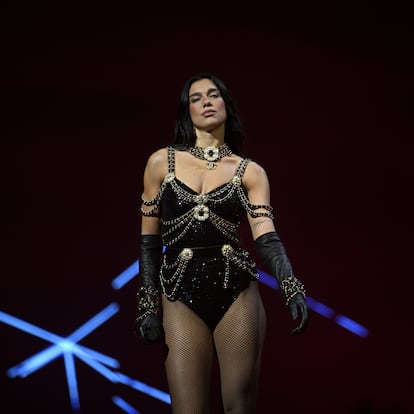 Dua Lipa durante un concierto en Ámsterdam.